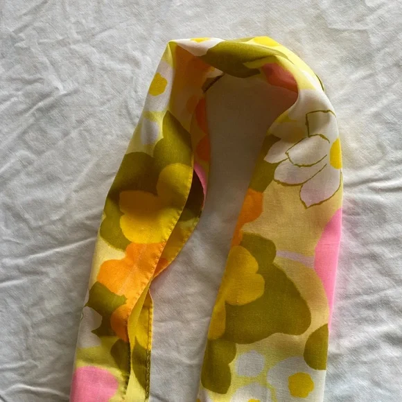 Vintage 1960s Flower Power retro 60s Yellow and Pink Women's Scarf - Picture 2 of 4